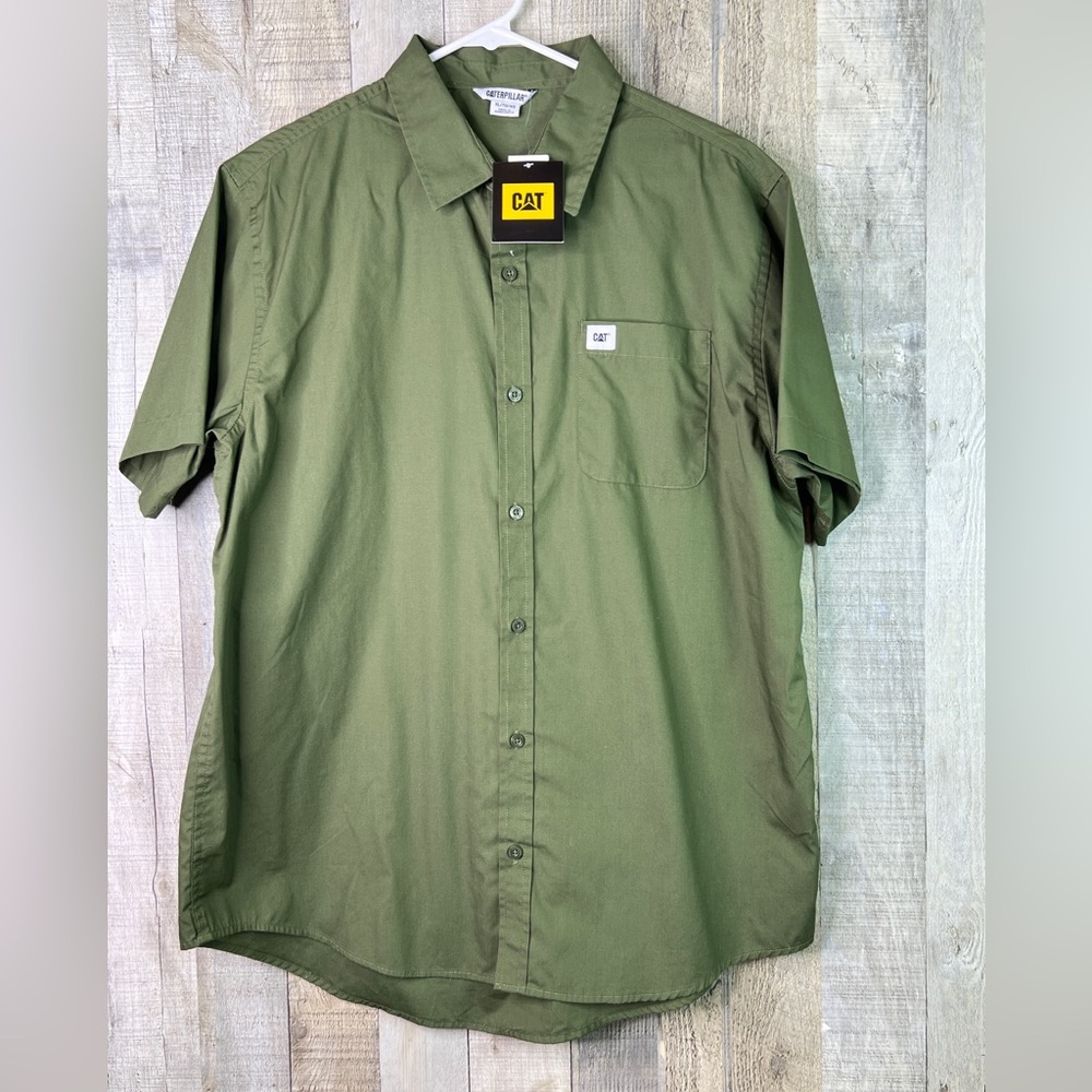 Caterpillar Size XL Short Sleeve Button Down Shirt 1 Chest Pocket Dark Green